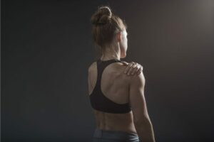 Lesión de espalda u hombro en atleta femenina